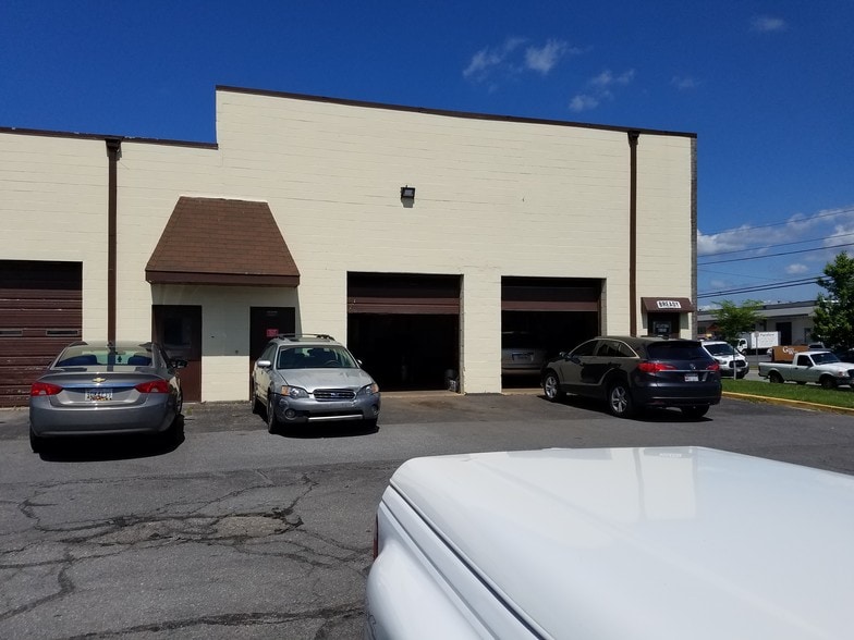 More Photos Of 1057-1099 Taft St, Rockville Warehouse For Lease