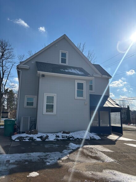 More Photos Of 150 Court St, Chardon Office Residential For Lease