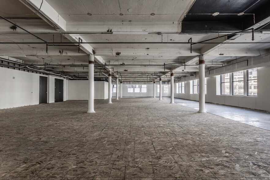 More Photos Of 36 S Pennsylvania St, Indianapolis Office For Lease