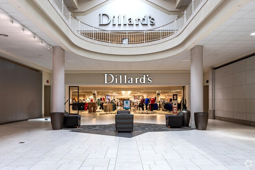 More Photos Of 1801 SW Wanamaker Rd, Topeka Unknown For Lease