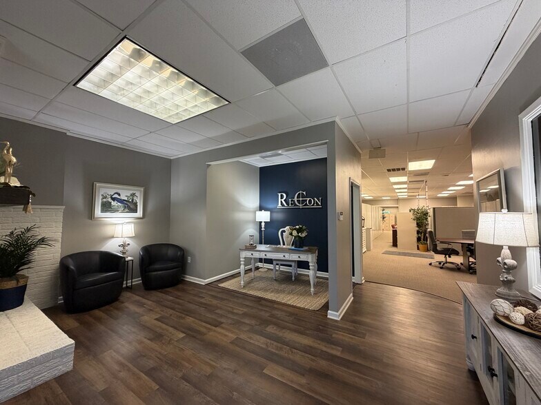 More Photos Of 3502 Patrick St, Lake Charles Flex For Lease