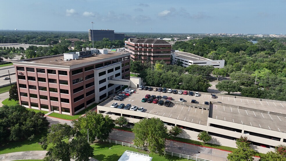 More Photos Of 14090 Southwest Fwy, Sugar Land Office For Lease