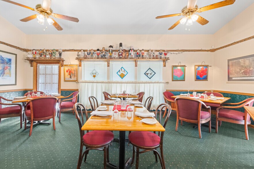 More Photos Of 3200 NE Maple Ave, Jensen Beach Restaurant For Lease