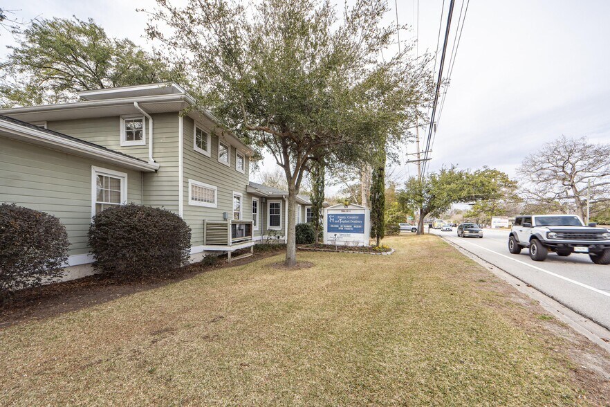 More Photos Of 531 Folly Rd, Charleston Medical For Sale