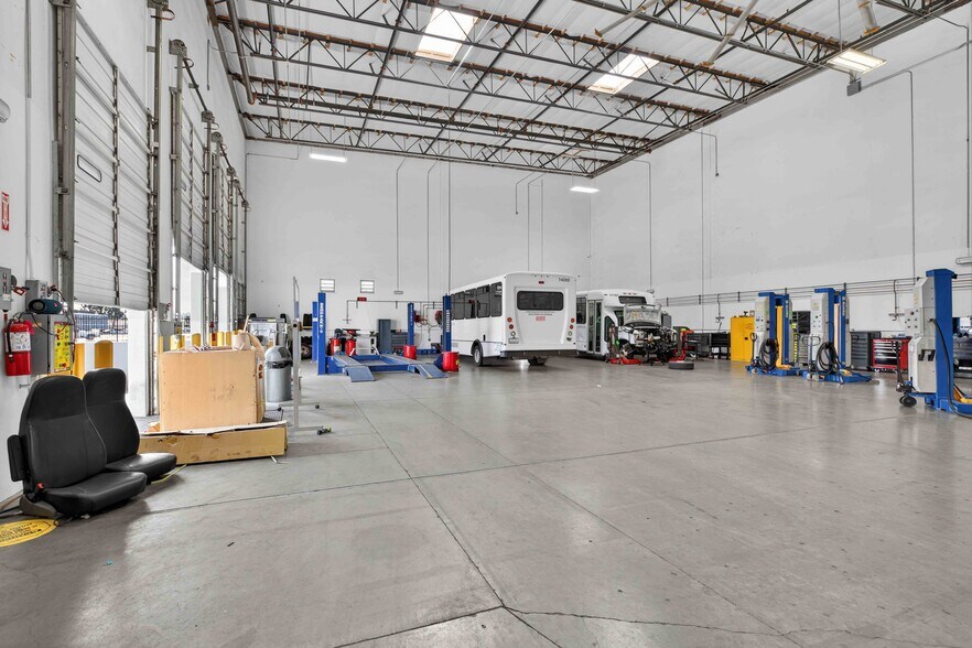 More Photos Of 9031 N Lurline Ave, Chatsworth Distribution For Lease