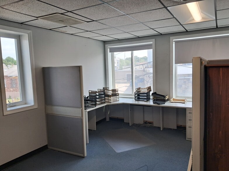 More Photos Of 418 Bridge St, Lowell Office For Sale