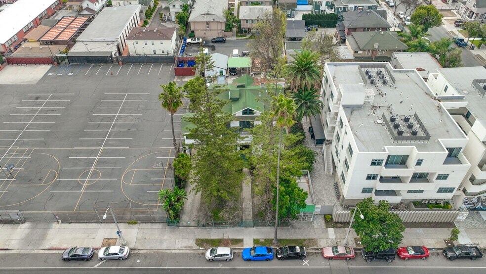 More Photos Of 1470 W Adams Blvd, Los Angeles Apartments For Sale