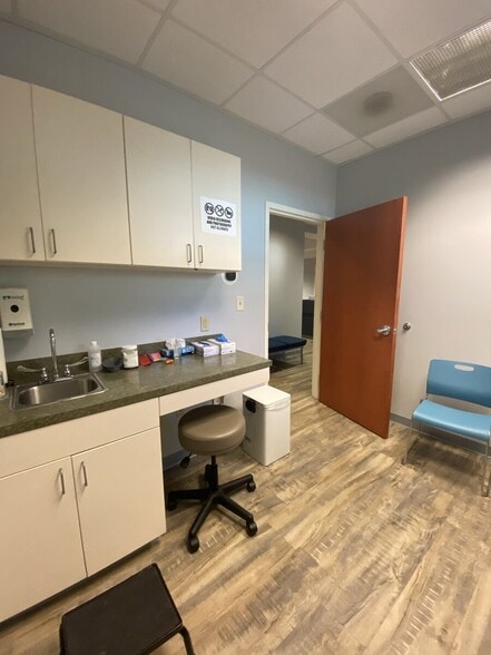 More Photos Of 85 Springview Ln, Summerville Medical For Lease