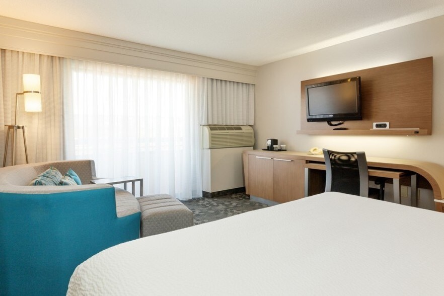 More Photos Of 3040 Ross Clark Cir, Dothan Hotel For Sale