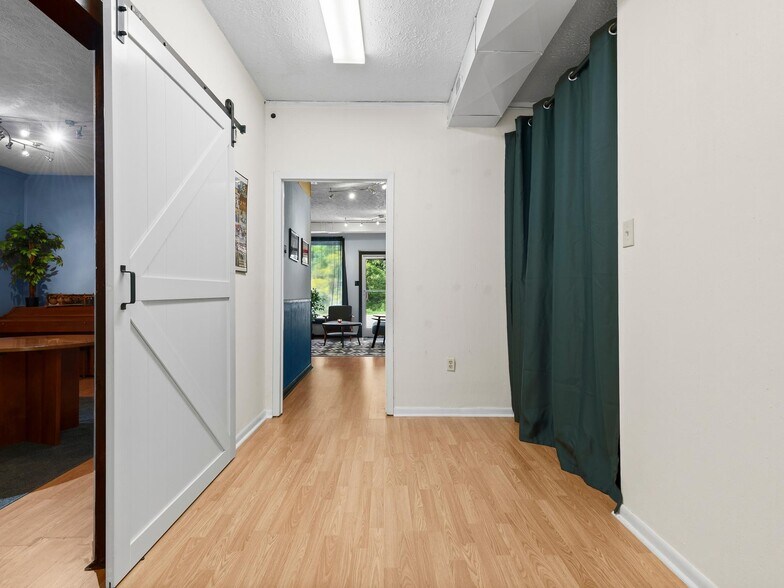 More Photos Of 745 Carl Eller Rd, Mars Hill Freestanding For Lease