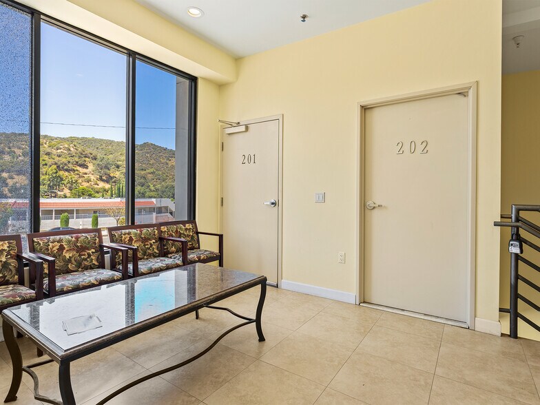 More Photos Of 7335-7341 Foothill Blvd, Tujunga Light Manufacturing For Sale
