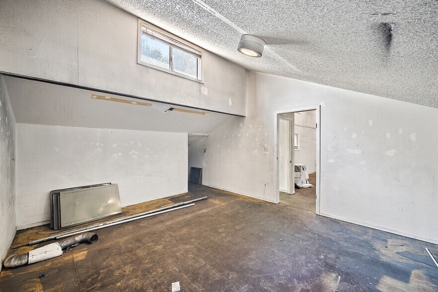 More Photos Of 18 1/2 Swope Ave, Colorado Springs Light Distribution For Sale