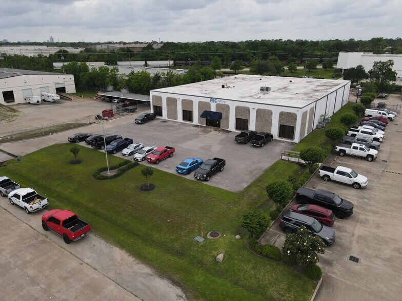 More Photos Of 5091 Steadmont Dr, Houston Industrial For Lease