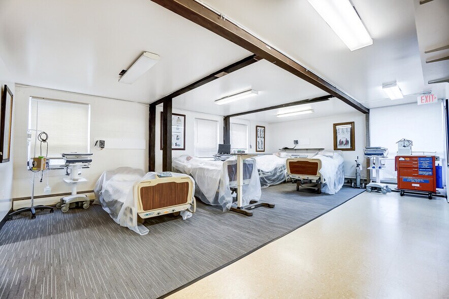 More Photos Of 1106 E High St, Springfield Schools For Sale