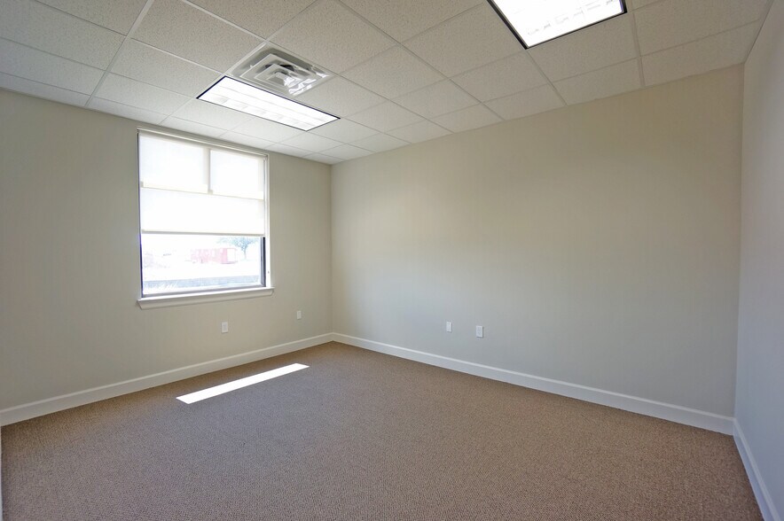 More Photos Of 633 E Fernhurst Dr, Katy Medical For Lease