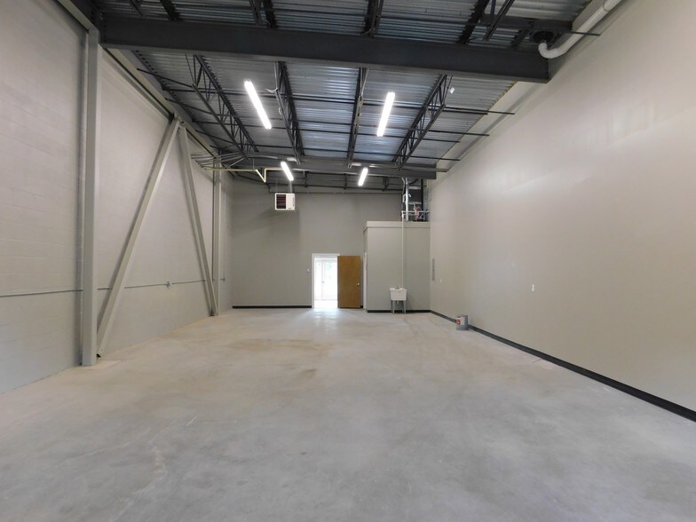 More Photos Of 4 Candy Ln, Hudson Warehouse For Lease