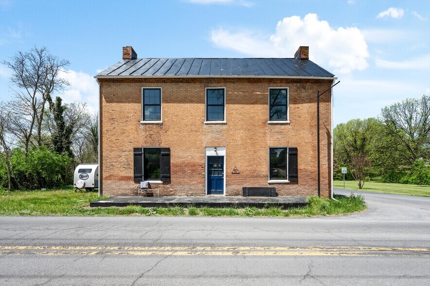 More Photos Of 7211 Queen St, Middleway Flex For Sale