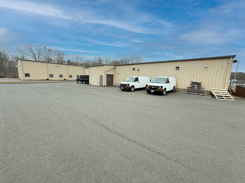 More Photos Of 66 N Plains Hwy, Wallingford Manufacturing For Lease