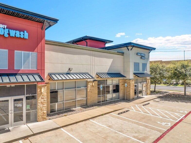 More Photos Of 1713 Park Pl, College Station General Retail For Lease