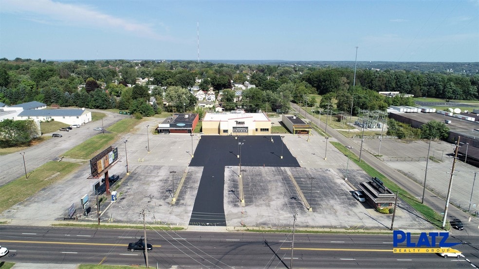 More Photos Of 876 E Midlothian Blvd, Youngstown Freestanding For Sale
