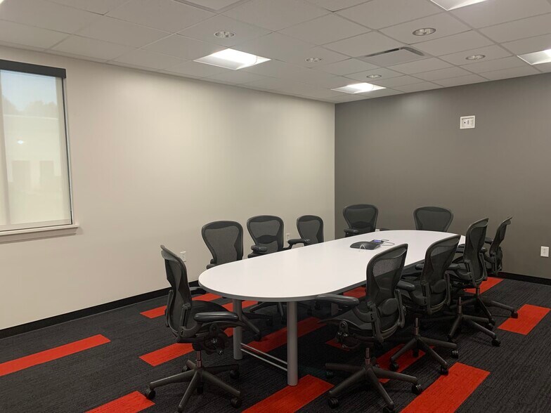 More Photos Of 1239 O.G. Skinner Dr, West Point Office For Sale