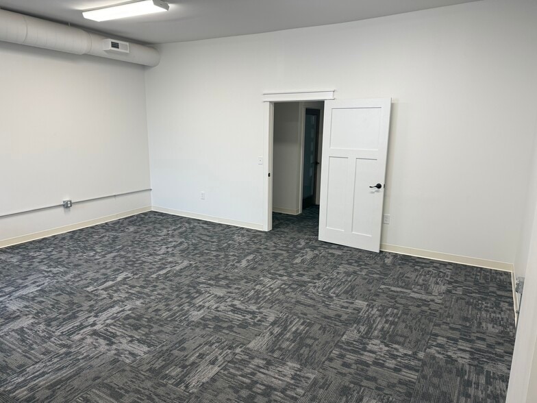 More Photos Of 118 W Main St, Plainfield Storefront Retail Residential For Lease