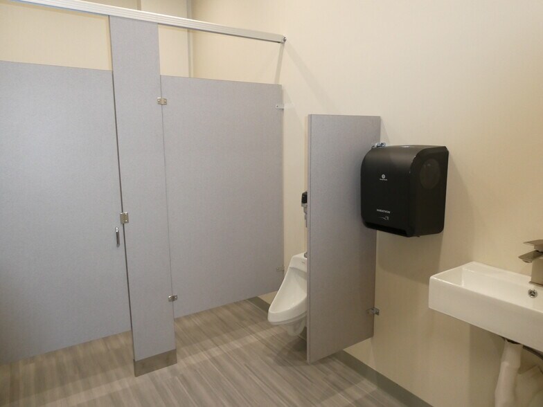 More Photos Of 6100-6120 San Fernando Rd, Glendale Office For Sale