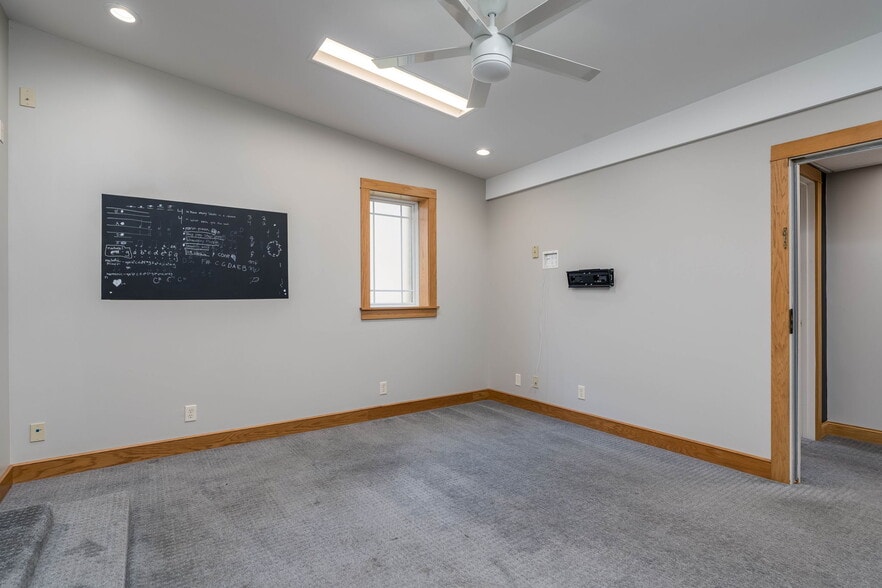 More Photos Of 110 S Broad St, Mankato Office For Lease