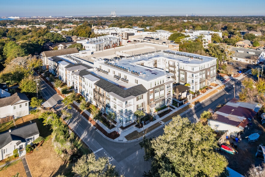 More Photos Of 725-735 Coleman Blvd, Mount Pleasant Apartments For Lease