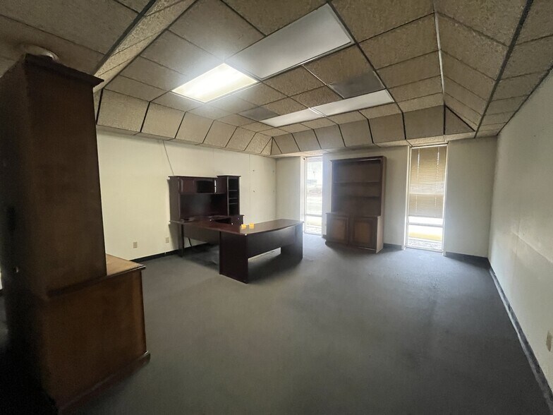 More Photos Of 1012 E Waylon Jennings Blvd, Littlefield Industrial For Sale