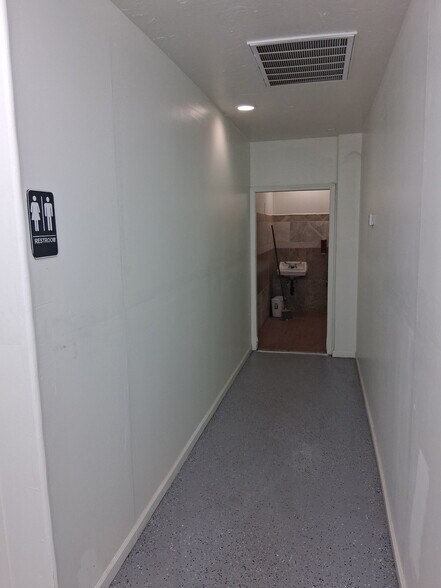 More Photos Of 1605 W Broadway Rd, Phoenix Warehouse For Sale