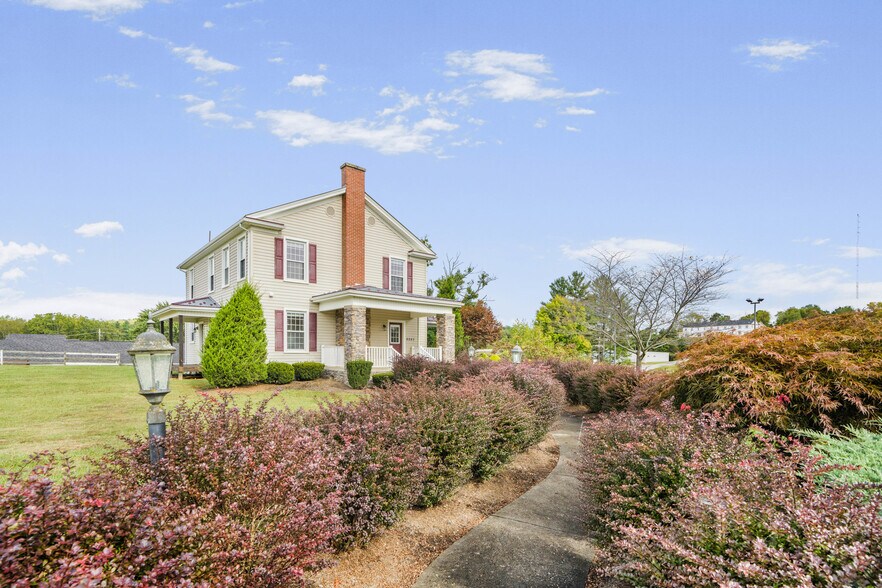 More Photos Of 6245 University Park Dr, Radford Office Residential For Sale