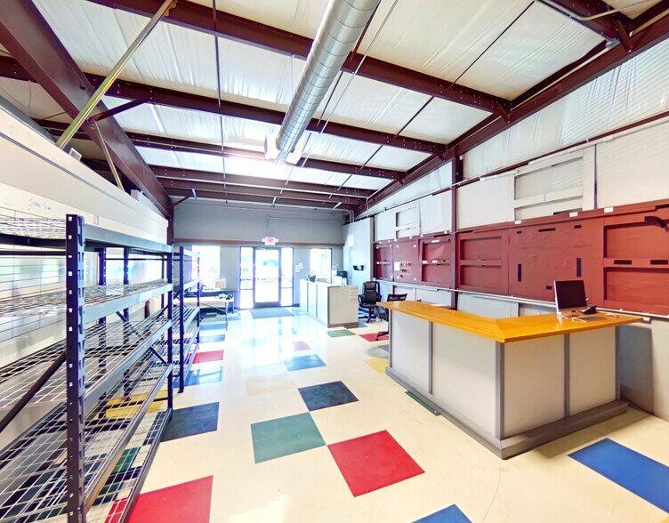 More Photos Of 2227 Southpark Dr, Murfreesboro Warehouse For Sale