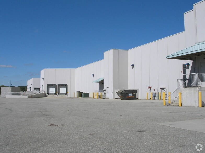 More Photos Of 3670-3780 Easton Market, Columbus General Retail For Lease