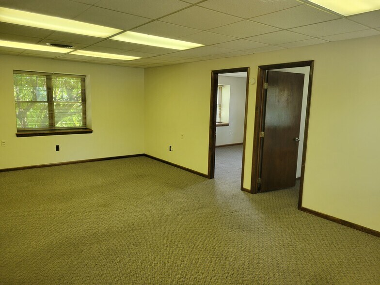 More Photos Of 402 E Main St, Middletown Office For Sale