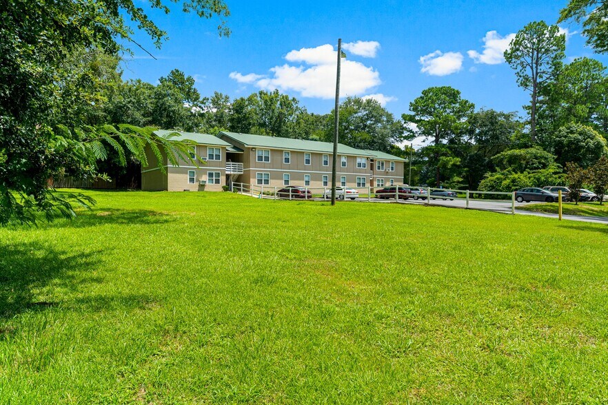More Photos Of 872 Deer Wood Ln, Chipley Apartments For Sale