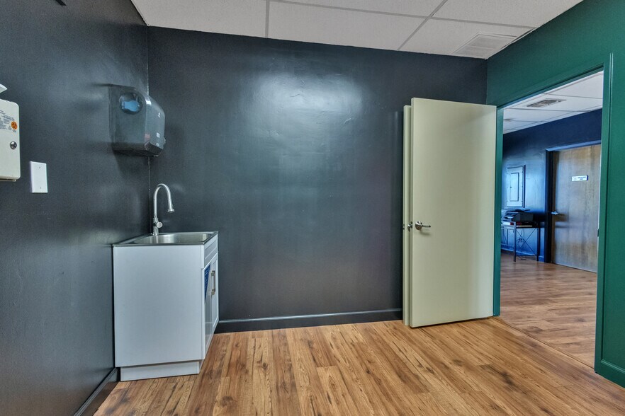 More Photos Of 2027 Grand Canal Blvd, Stockton Office For Sale