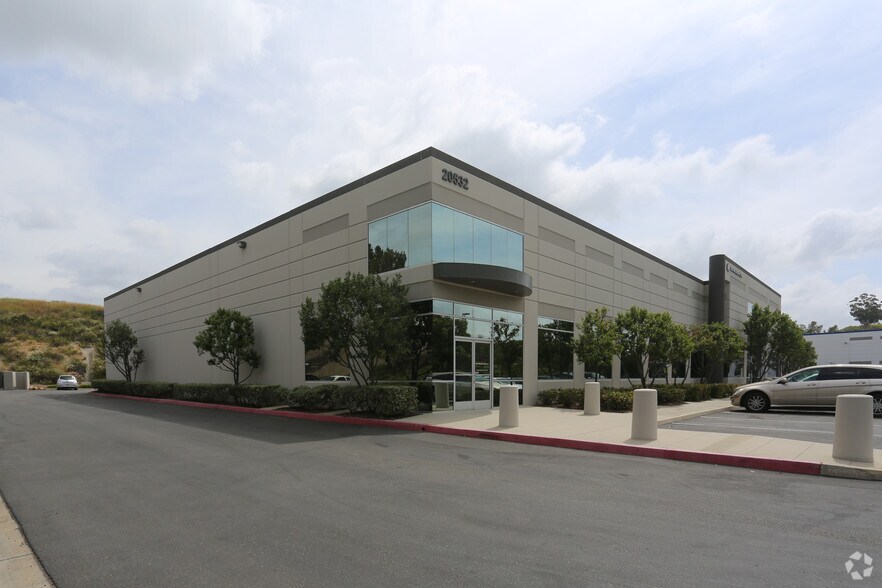 More Photos Of 20532 Crescent Bay Dr, Lake Forest Warehouse For Lease