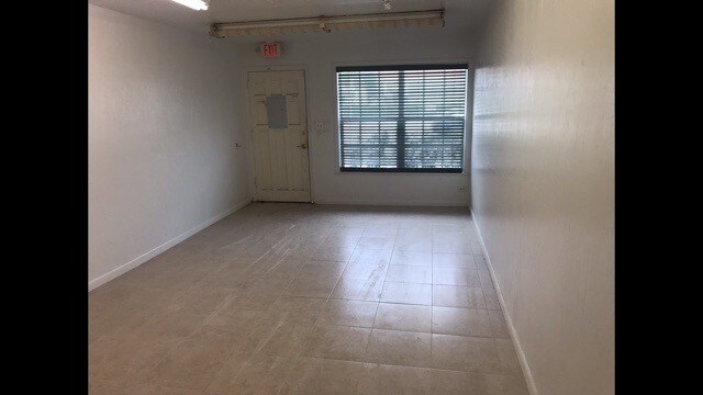 More Photos Of 2764-2778 N Dixie Hwy, Wilton Manors Warehouse For Lease