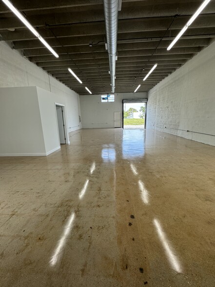 Primary Photo Of 5700 NE 4th Ave, Miami Warehouse For Lease