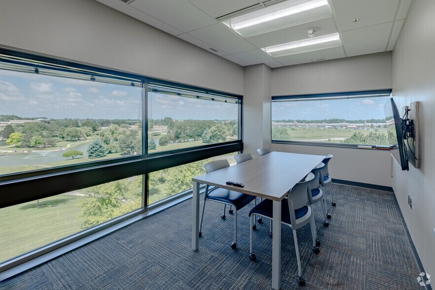 More Photos Of 4-6 Parklane Blvd, Dearborn Office For Lease