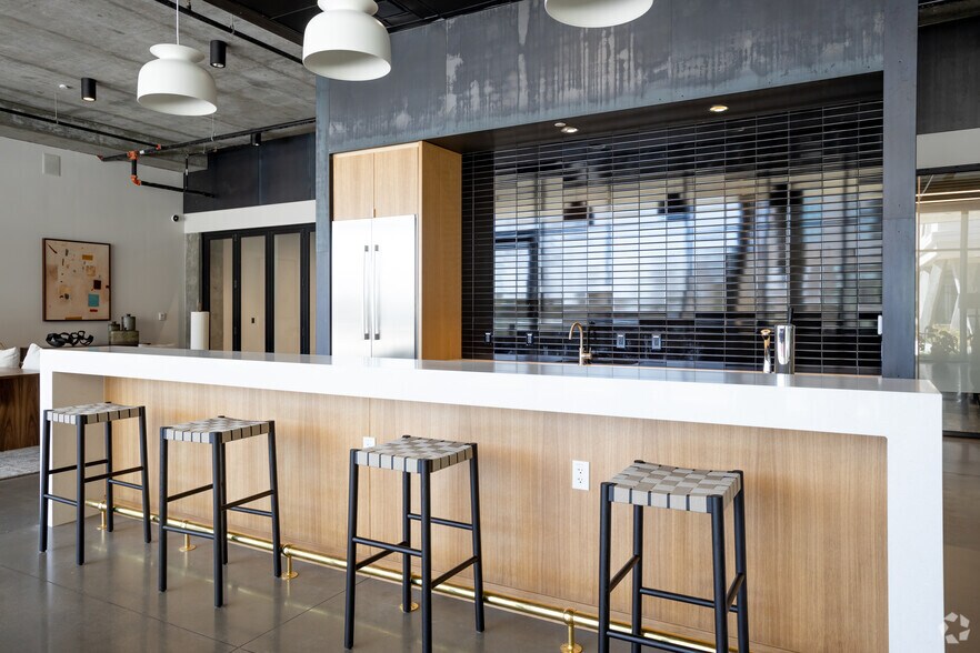 More Photos Of 3232 E Cesar Chavez St, Austin Office For Lease