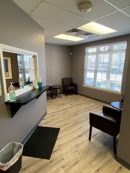 More Photos Of 601 N Shore Dr, Jeffersonville Medical For Sale