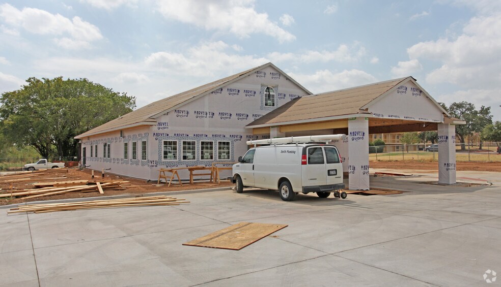 More Photos Of 833 W Airport Fwy, Euless Veterinarian Kennel For Sale