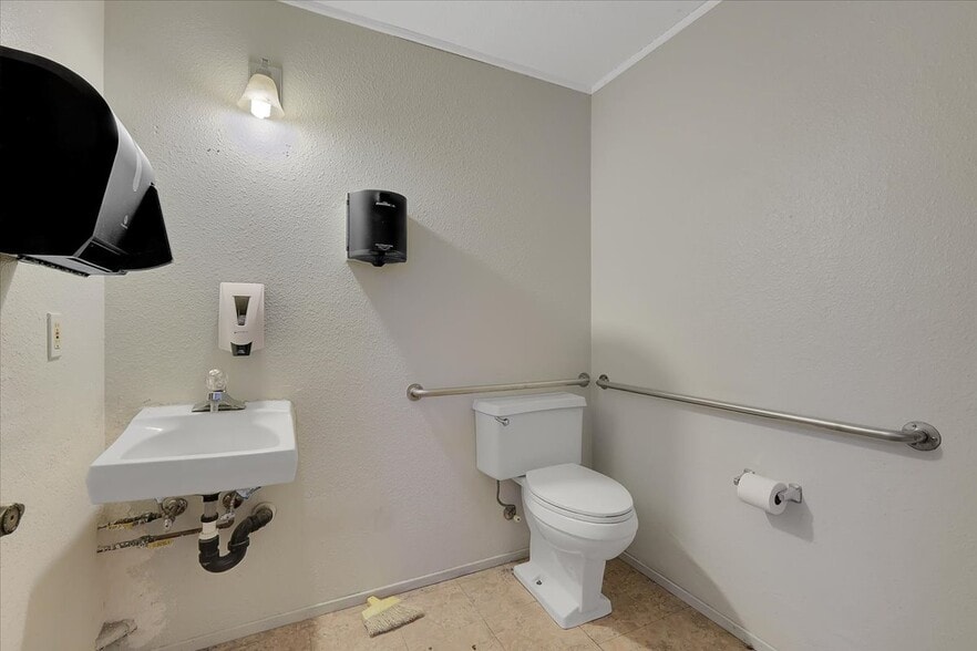 More Photos Of 525 Plumas St, Yuba City Storefront For Sale