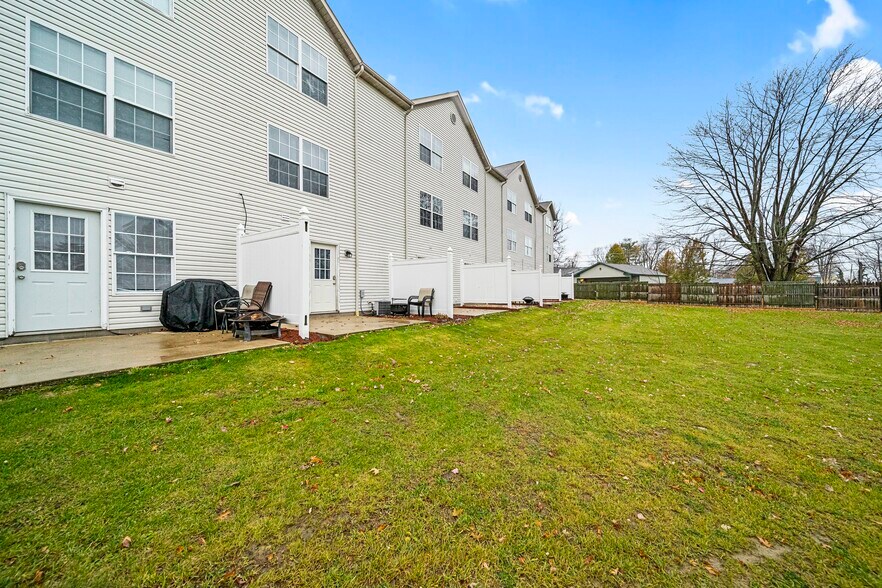 More Photos Of 6037 Lake Rd W, Ashtabula Apartments For Sale