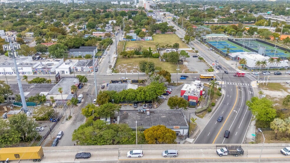 More Photos Of 666 NW 36th St, Miami Manufacturing For Sale