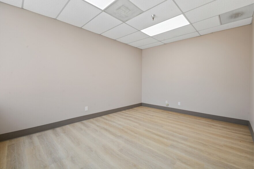 More Photos Of 2296 N Batavia St, Orange Warehouse For Sale