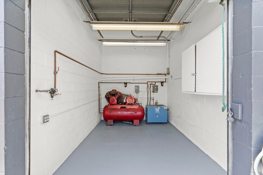 More Photos Of 916 Center St, San Carlos Warehouse For Sale