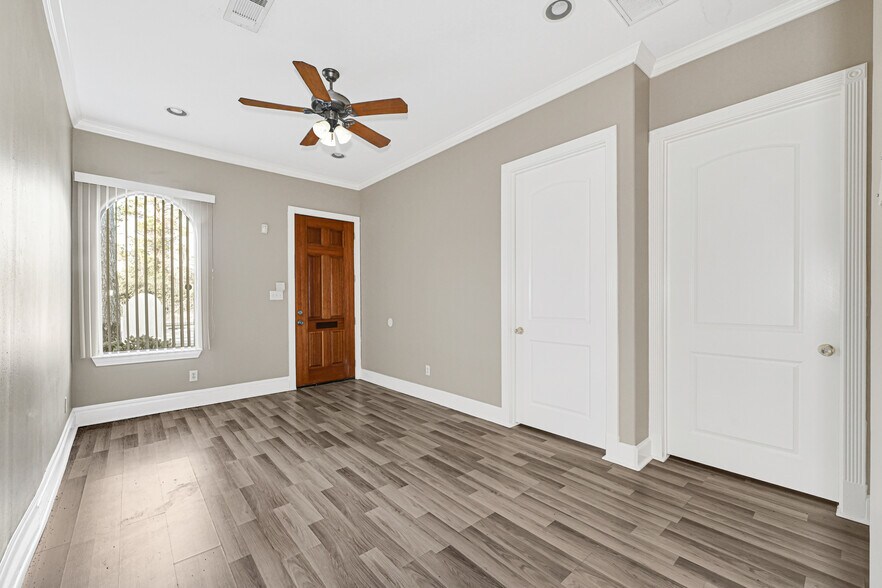 More Photos Of 12816 Willow Centre Dr, Houston Loft Creative Space For Sale